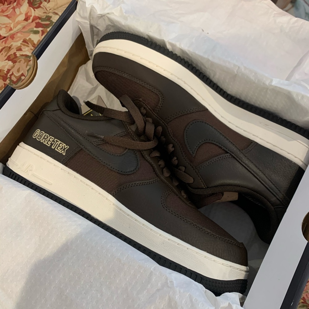 Nike Air Force 1 GTX in brown